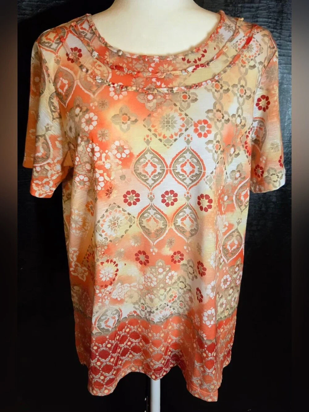 Alfred Dunner Geometric Floral Embroidered Neck Tunic Top Medium - Picture 1 of 13